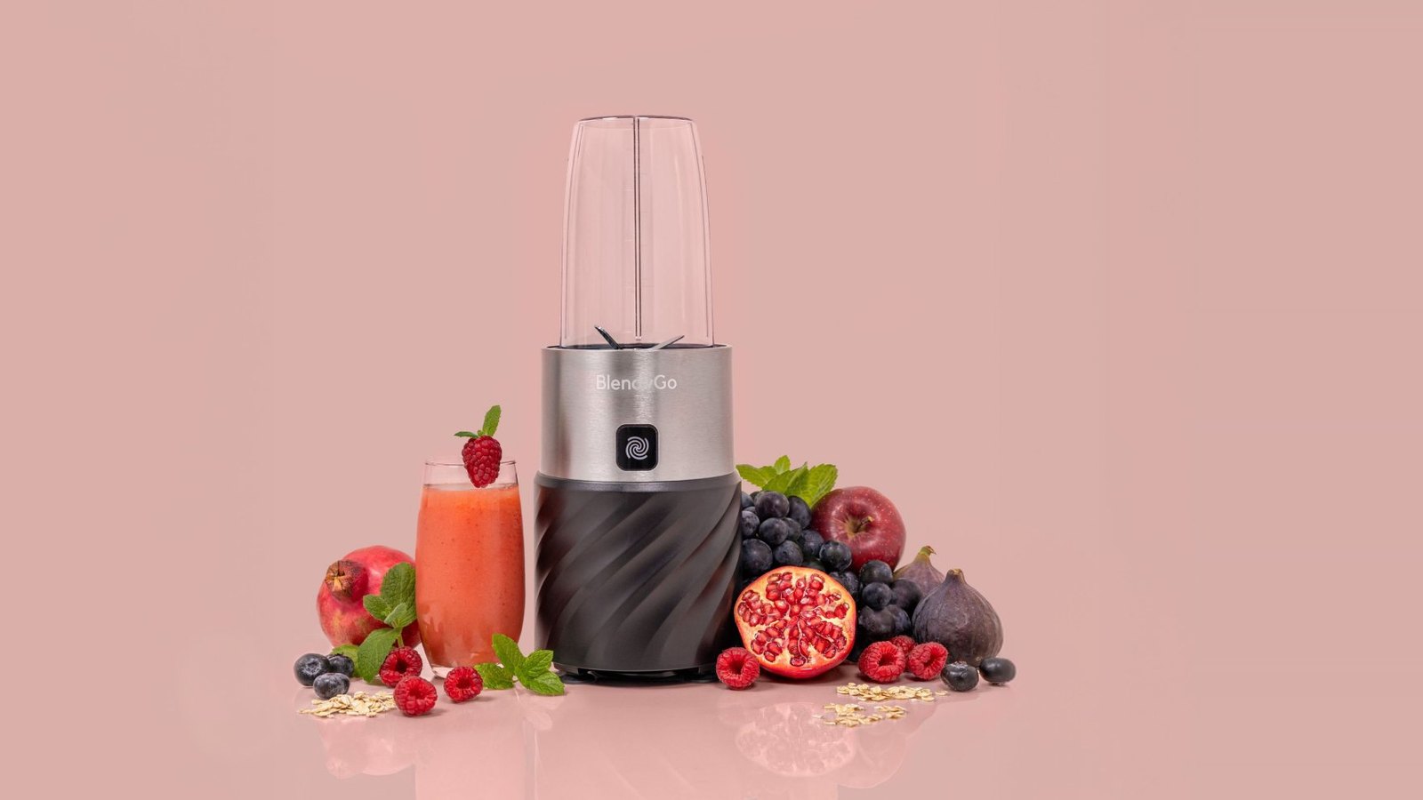 BlendyGo Max s ovocem na smoothie